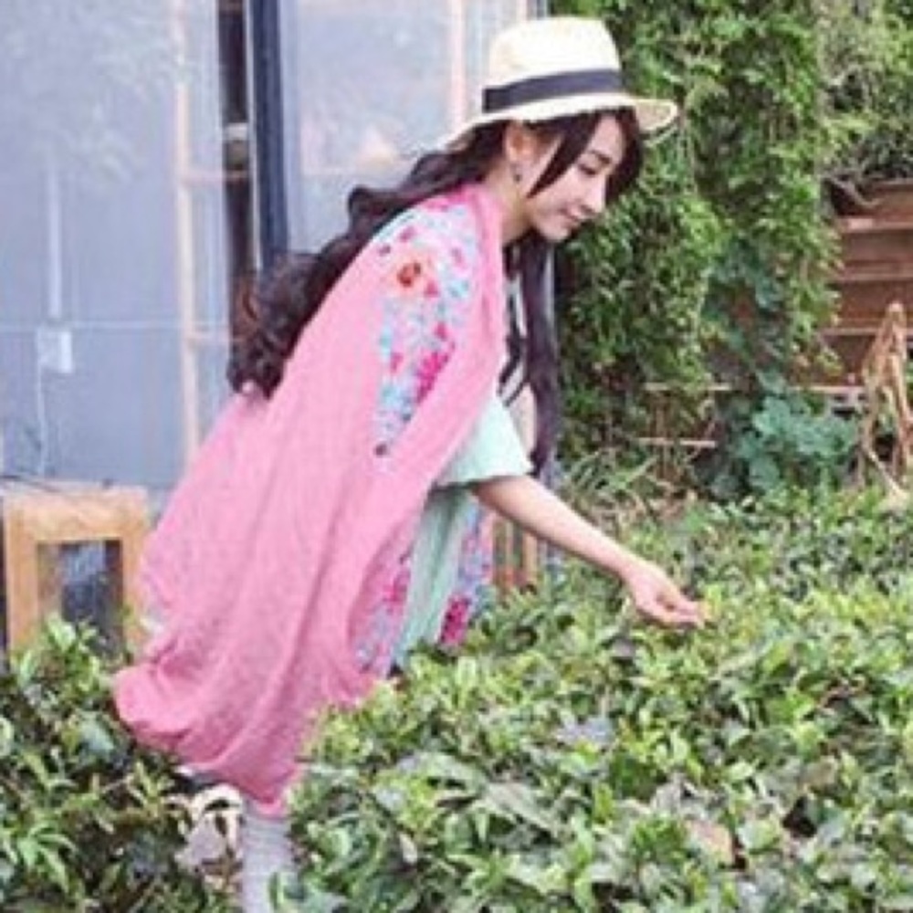 Beautiful soft cotton embroidered scarf - Picture 4 of 13